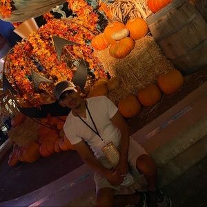 Meet your Posher, Enrique